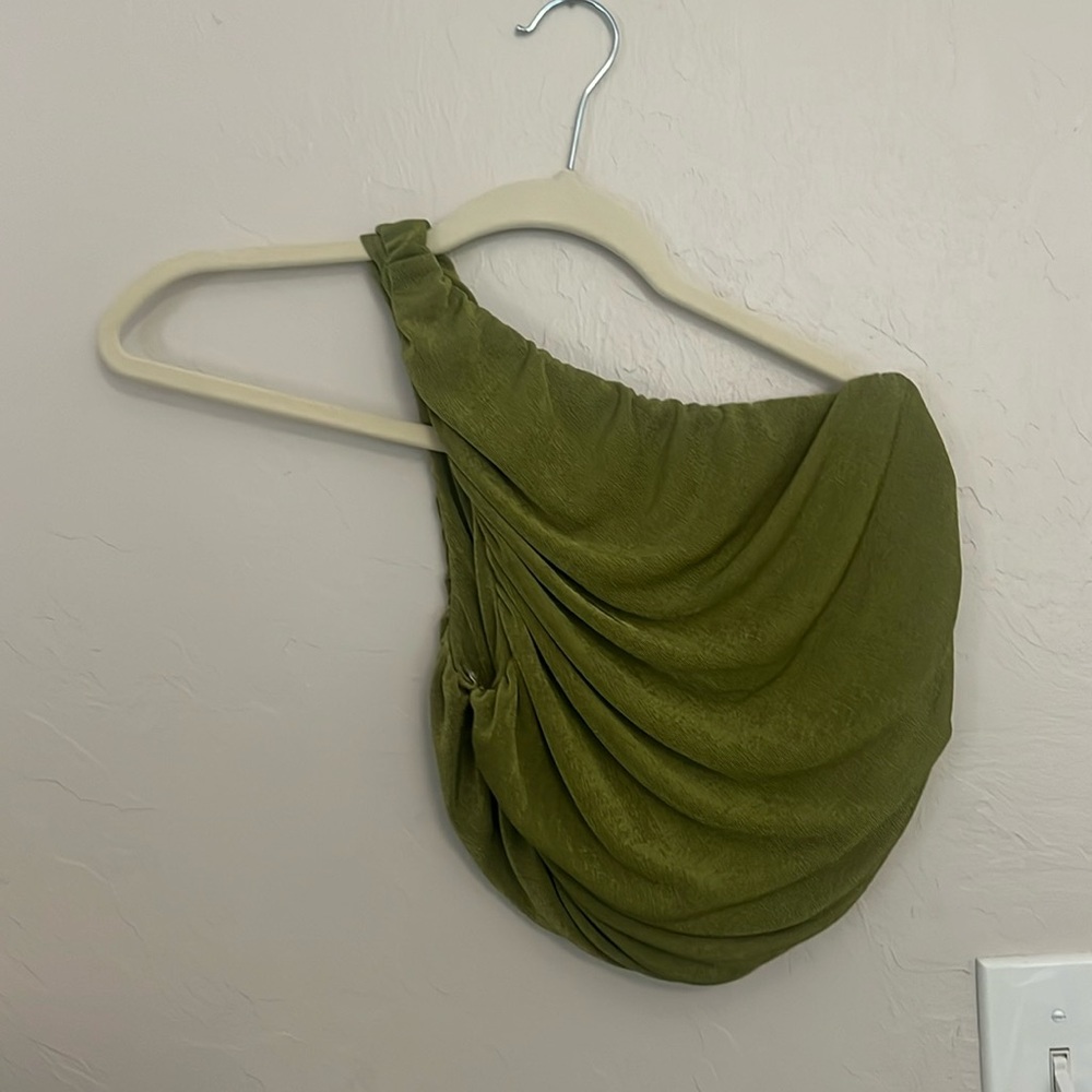One shoulder crop top
